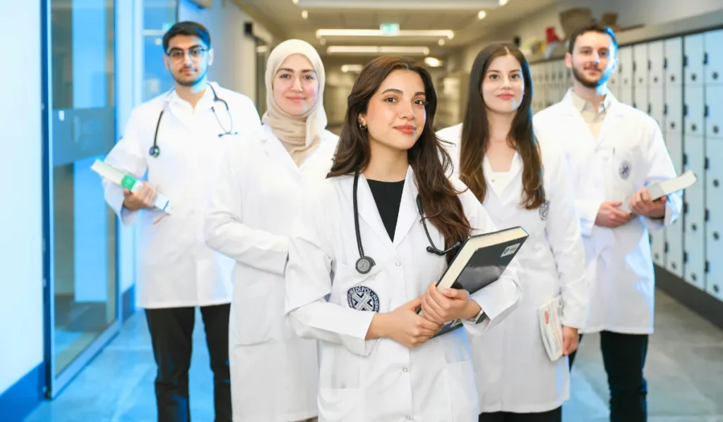 Ingin Berkarier di Dunia Medis? Ini Jurusan Kesehatan Terbaik