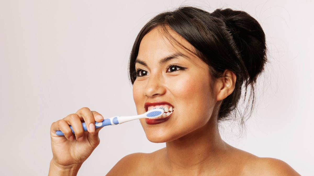 Kebiasaan Menyikat Gigi yang Salah Bisa Sebabkan Abrasi Gigi